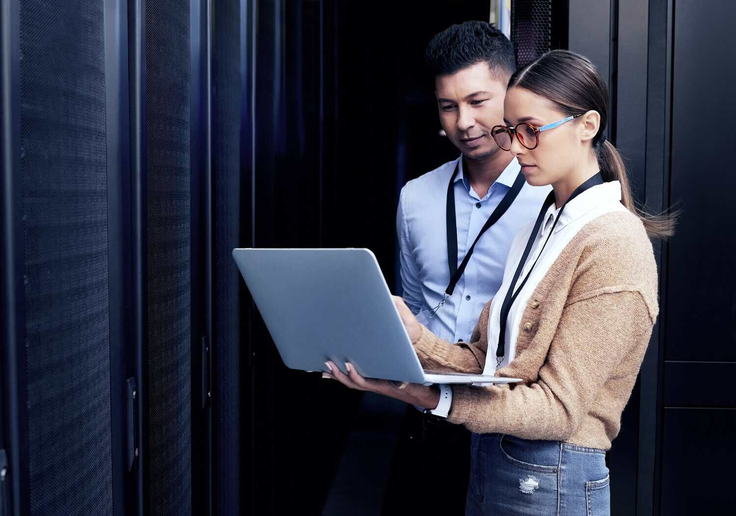 IT team reviewing a secure cloud hosting checklist before migrating business applications.